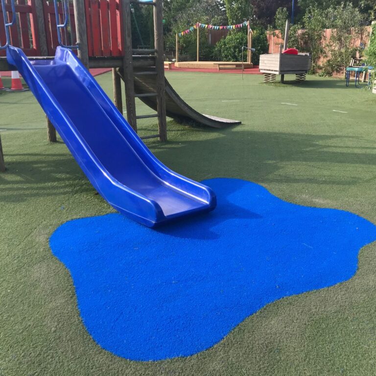 wetpour graphics splash at playground - Wetpour Safety Surfacing