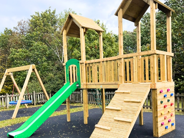 Kendal Meadow Playground Installation - whitstable playground company