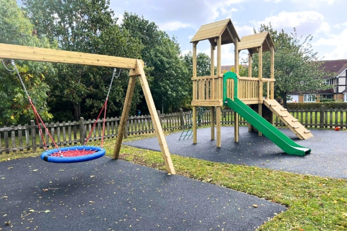 Kendal Meadow Playground Installation - whitstable playground company